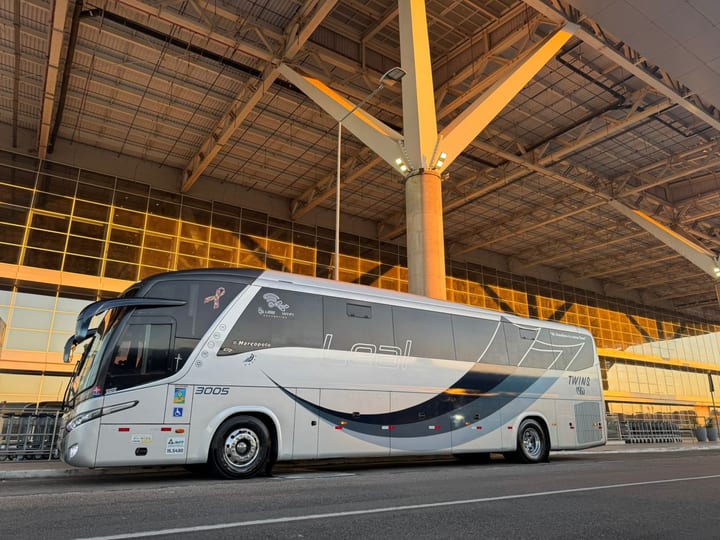 Ônibus disponível para viagens e eventos em grupo